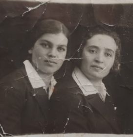 справа - жена Софья,  слева - сестра Алексея, Яковлева Анна Пантелеевна