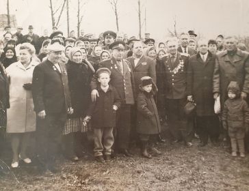 Секретарь Парткома Урусов Фёдор Константинович в День Победы 1972 год (второй справа в первом ряду)…