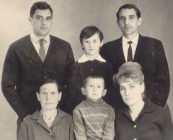 Евдокия Иосифовна с детьми и внуками