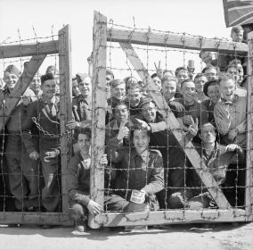 16.04.1945. Военнопленные Stalag XI B после их освобождения британскими войсками." ("ВИКИПЕДИЯ": Stalag XI B). Перевод с немецкого.