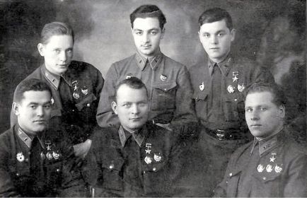 Слева направо: Баклан, Долгушин, Бабков, Микоян 1942г.