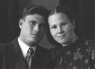 Леонид Отдельнов с Александрой Угловой (Отдельновой). 1946?