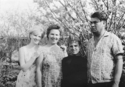 Леонид Отдельнов с семьей, середина 1960-х