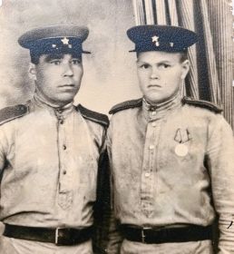 Титкин Павел Венедиктович- слева.