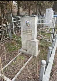 Памятник в настоящее время на Грозненском кладбище
