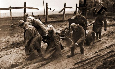 45-мм противотанковая пушка (53-К) образца 1942 года, материальная часть 100 лёгкого артиллерийского полка.