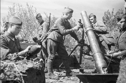 Боевой расчет миномета