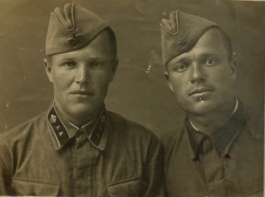 Ораниенбаум, 18.07.1940г., с товарищем, командир отделения , Закутский и Богданов