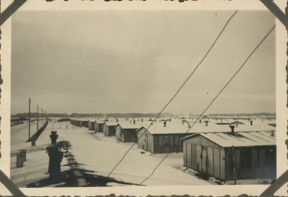 Stalag IV H (304) Цайтхайн (Zeithain). 1941-1942 гг., зима. Вид на южную лагерную дорогу со сторожевой вышки.