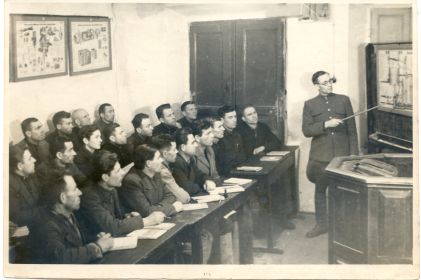Херсонский Облавтоучкомбинат - группа механиков завгаров 12.01.1950г