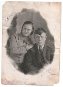 14.01.1940 г. Ситников Николай Васильевич с женой Марией Ивановной (Дубова Мария Ивановна 14.11.1922 года рождения, Буянкина Мария Ивановна умерла 02.04.1988)