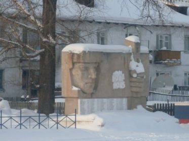 г. Алзамай. Памятник погибшим. (Почему-то в список, пропавшие без вести, не вошли)? . Открыт 22.6.1991г.