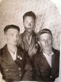 Кежемский район, д. Алешкино. Перед войной. В центре Рукосуев Иван Егорович.