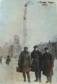 Москаленко Н.С.в центре
