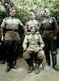 Венгрия. 1945г. Друзья-однополчане.