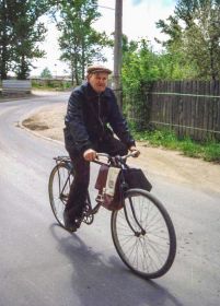 На велосипеде в 85 лет. 1996 год