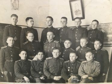 Манин В.С. в нижнем первом ряду первый справа