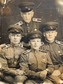 Манин В.С. в нижнем ряду первый слева