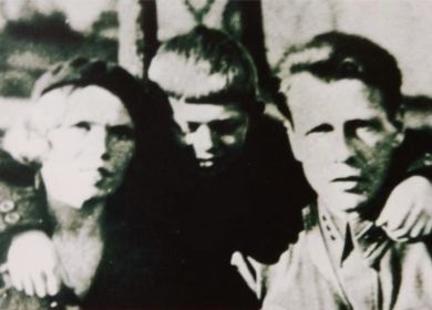 1940г. Город Брест. Майор ДУЛЬКЕЙТ А. Э. с женой Татьяной и сыном Юрием.