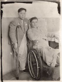 Молотовская область, г. Молотов ЭГ 3149. 1945 г. Стоит Комбагир С. Н.