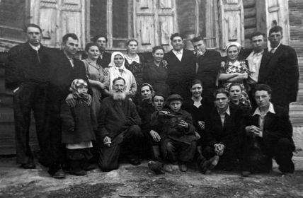 Семья. Послевоенный снимок.