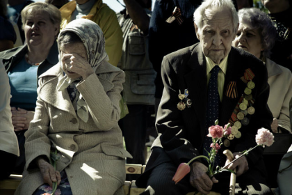 У памятного камня, Висагинас Литва, 9 мая 2012
