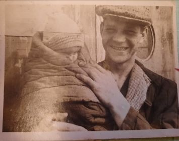 Владивосток 1937 год с дочкой Ржевская (Скорнякова) Роза (Татьяна) Александровна