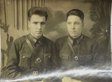 Гриша с другом, 1942 г.