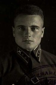 1937 год - призван в армию