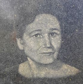 Сохранившаяся фотография Фалилеевой (Писаревской) Анны Андреевны на надгробном памятнике