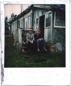 Фото послевоенной жизни 1992г. Деревня Яковлевская с внуком Сашей