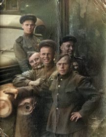 Мишин Иван Матвеевич с однополчанами