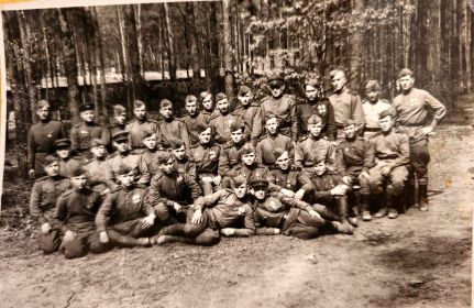 День победы 09.05.1945г. встретили в Потсдаме (пригород Берлина)