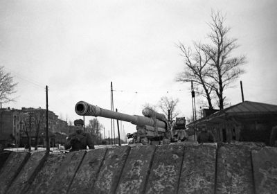 16 октября 1941 года. Расчёт зенитной пушки калибра 85 мм 732-го зенитного артиллерийского полка на рубежах обороны Тулы. Фотография Ивана Шагина
