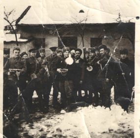 В. Е.  Анучин с боевыми товарищами. 13 января 1945 года