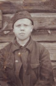 Бирюков Николай Фёдорович 20 октября1944. Сфотографирован в немецком кителе, так как другой одежды не было.