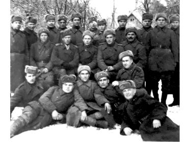 Арсентий Семенович стоит крайний слева.