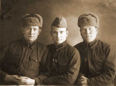 Курсанты-связисты: Аникин, Берсенёв, Казаков (27 ноября 1941 г.)