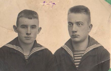 Виктор слева