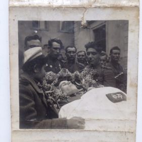 Офицеры провели героя в последний путь🙏