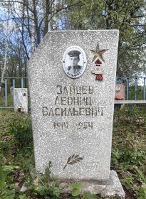 Памятник Зайцеву Леониду, пос.Чаркли