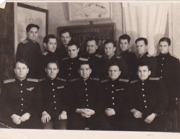Служба на Новой Земле, 1958 г. Галич в первом ряду в центре