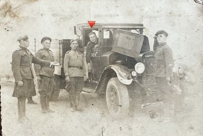Боевые будни, с сослуживцами.
