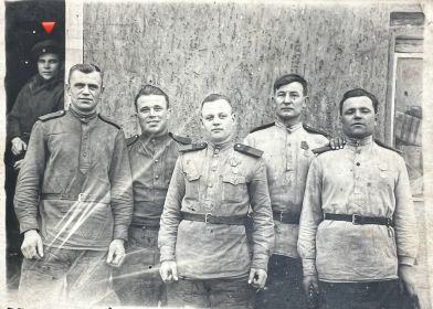 С друзьями по службе в д.Хатынь, 03.02.1945 г.