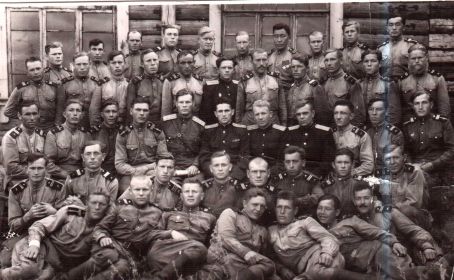 Начальник полковой школы для новобранцев, г. Чита. Медведев в центре.