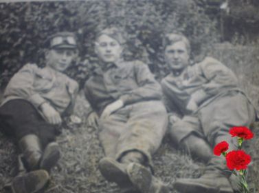 Военные годы. Павел Антонович слева.