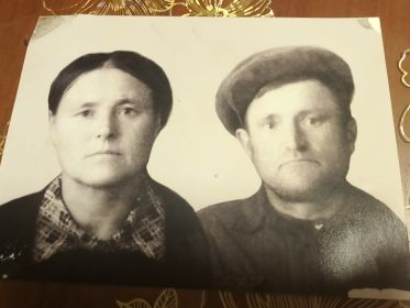 Фотография дедушки Никанора Степановича с женой с Марией