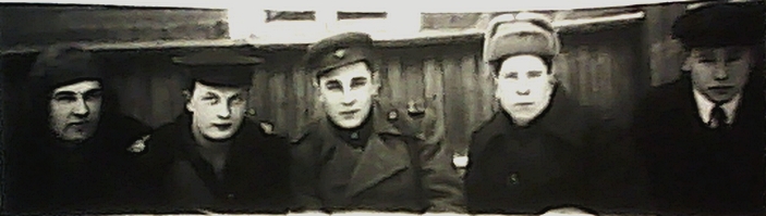 Отец с боевыми друзьями. Эстония 1 марта 1945 года