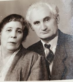 Дед Наум с бабушкой Хаей (Кларой) Сигалы в феврале 1960 года