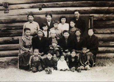 Афанасий Ильич с родственниками, примерно 1960 год
